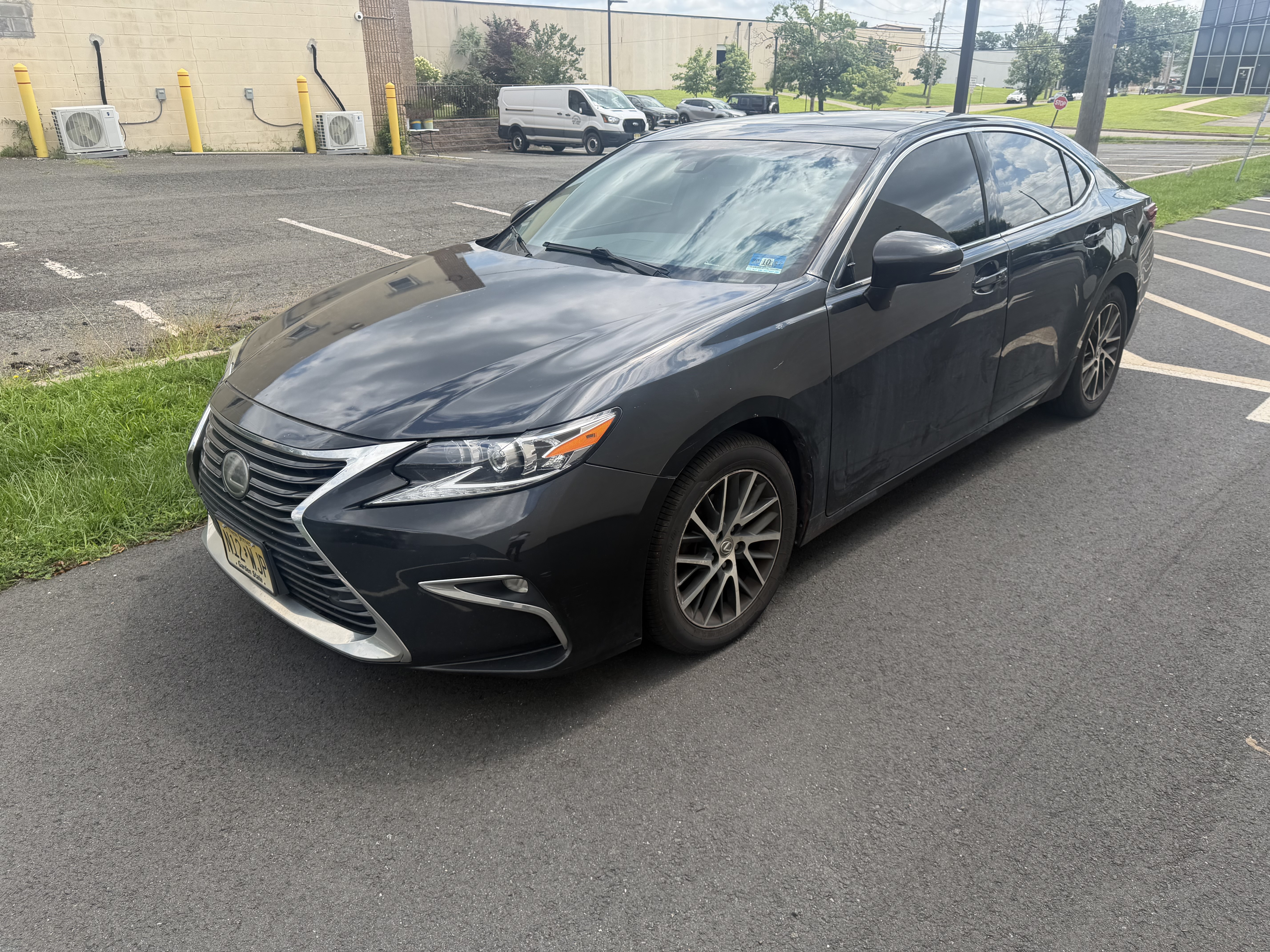 Used 2017 Lexus ES 350 w/ Luxury Package FWD image 2