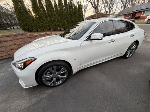 Used 2015 INFINITI Q70 3.7 w/ Sport Package image 5
