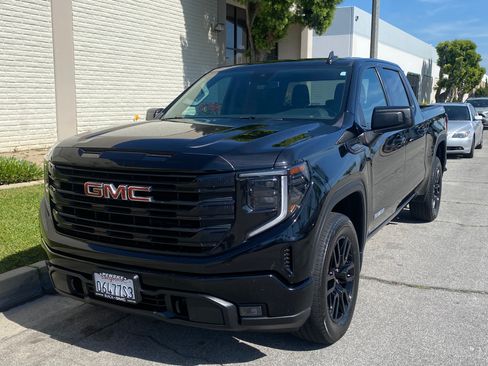 Used 2022 GMC Sierra 1500 Elevation image 2