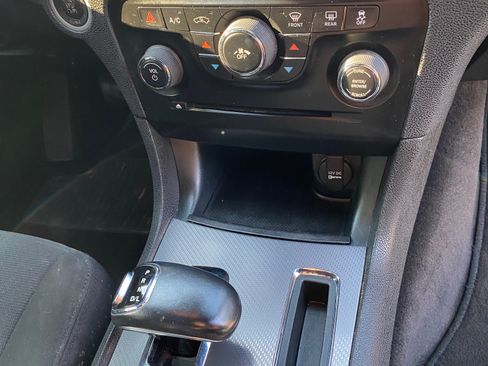 Used 2012 Dodge Charger SE w/ Sport Appearance Group image 12