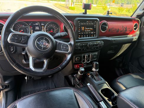 Used 2021 Jeep Gladiator Rubicon image 10