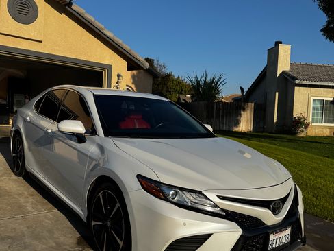Used 2018 Toyota Camry XSE image 4