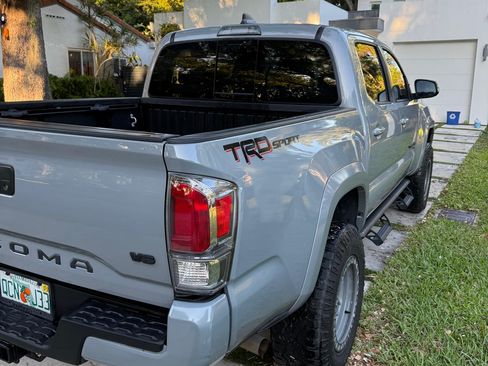 Used 2021 Toyota Tacoma TRD Sport image 11