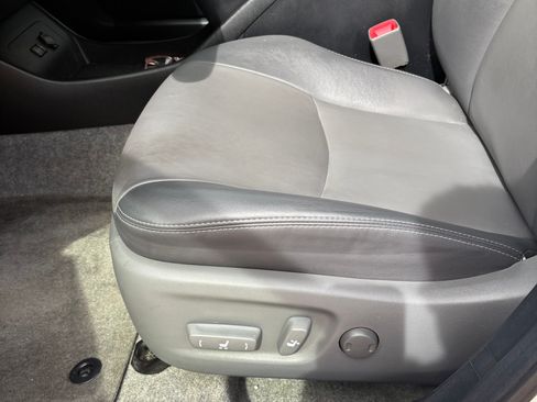 Used 2013 Toyota Prius Five image 10