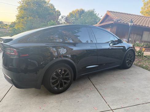 Used 2024 Tesla Model X image 5