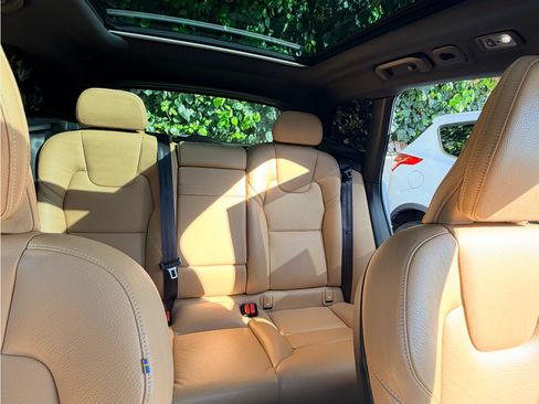 Used 2020 Volvo XC60 T5 Momentum image 6