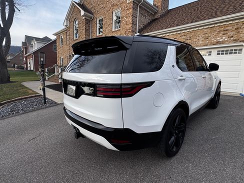 Used 2022 Land Rover Discovery S R-Dynamic image 15