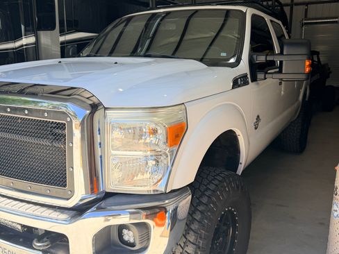 Used 2014 Ford F250 Lariat w/ Lariat Interior Package AWD/4WD image 4
