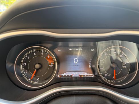 Used 2016 Jeep Cherokee Overland image 18