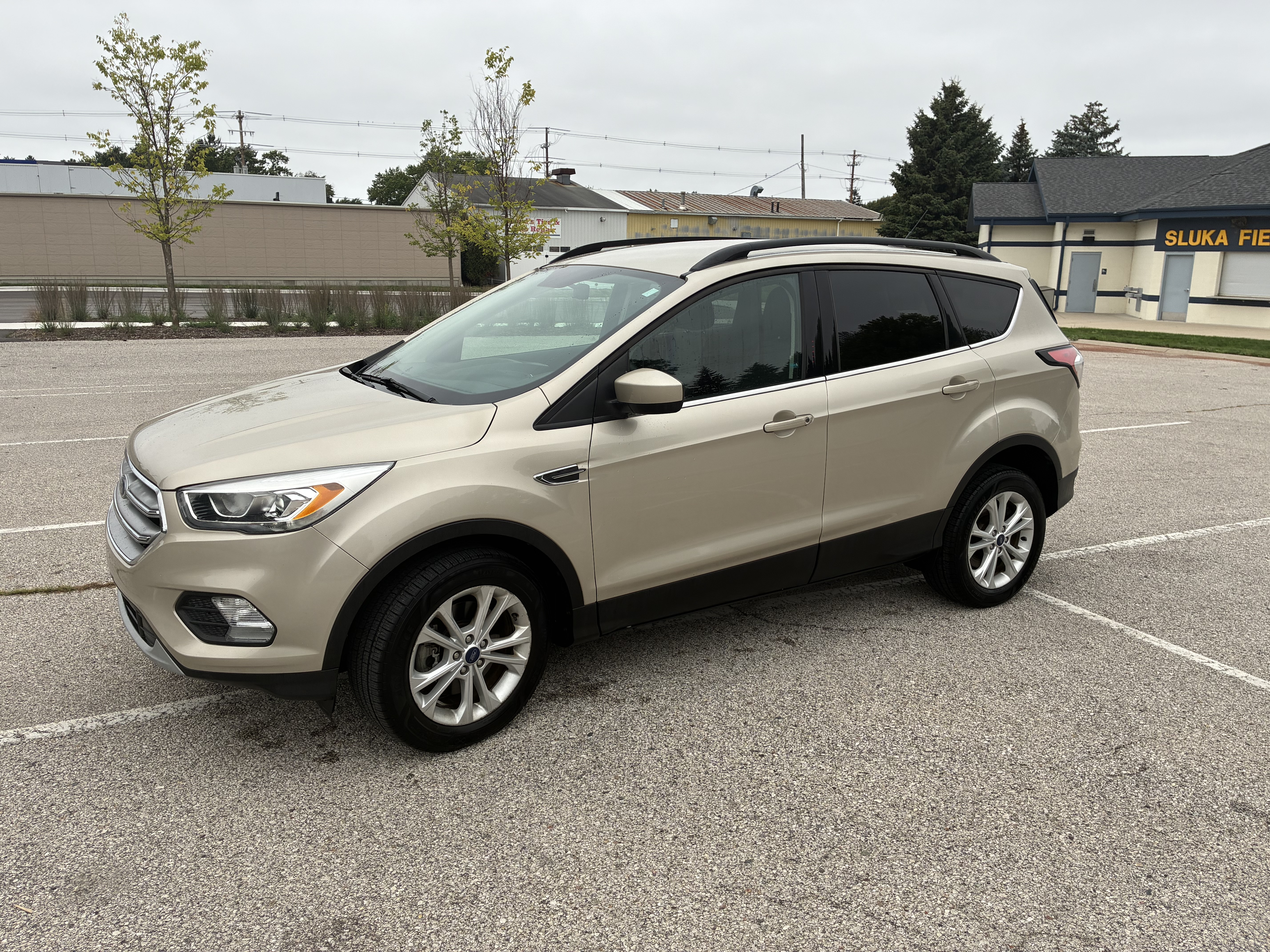 Used 2017 Ford Escape SE w/ Equipment Group 201A AWD/4WD image 1