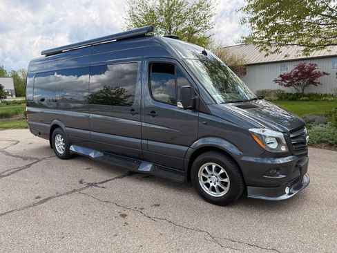 Used 2017 Mercedes-Benz Sprinter 3500 image 11