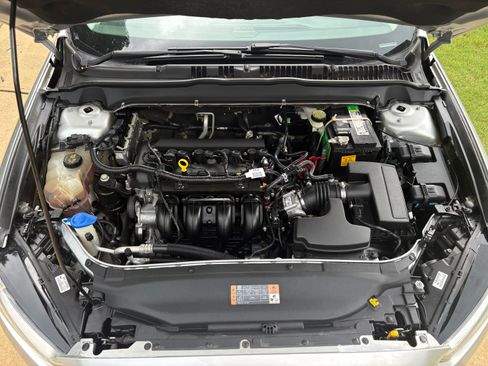 Used 2016 Ford Fusion SE FWD image 18