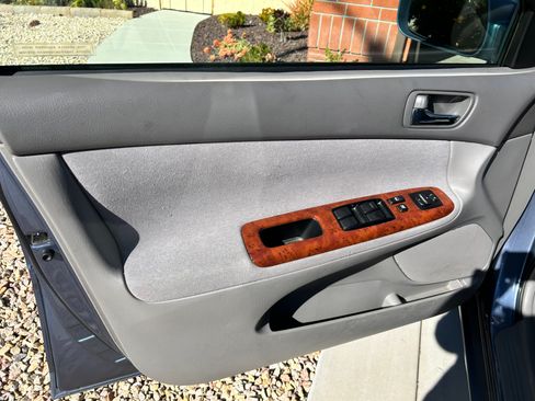 Used 2004 Toyota Camry XLE image 12