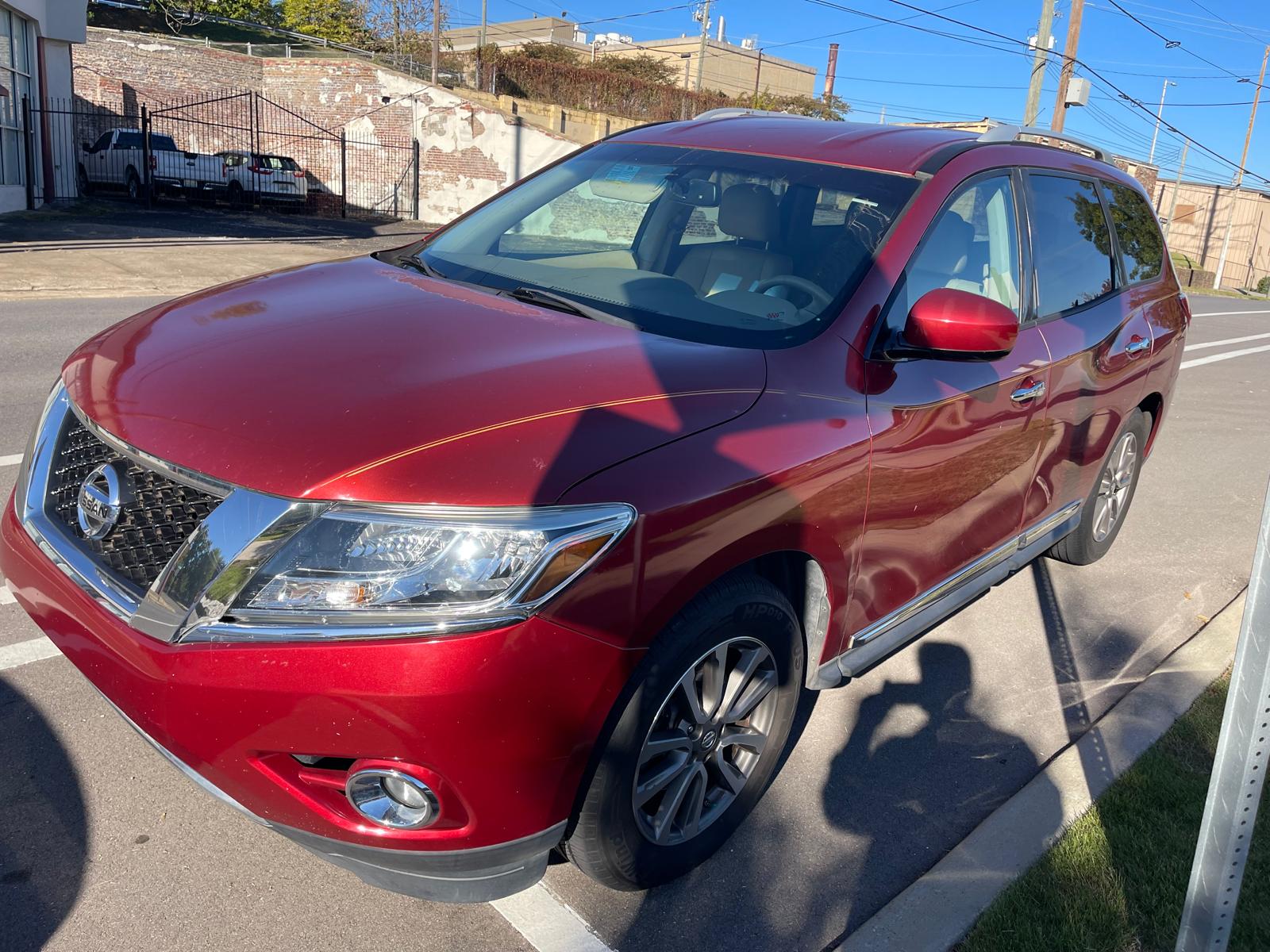 Used 2014 Nissan Pathfinder SL w/ Trailer Tow Package FWD image 1