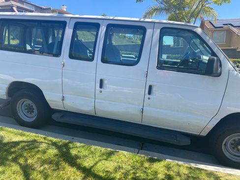Used 2013 Ford E-350 and Econoline 350 XLT RWD image 8