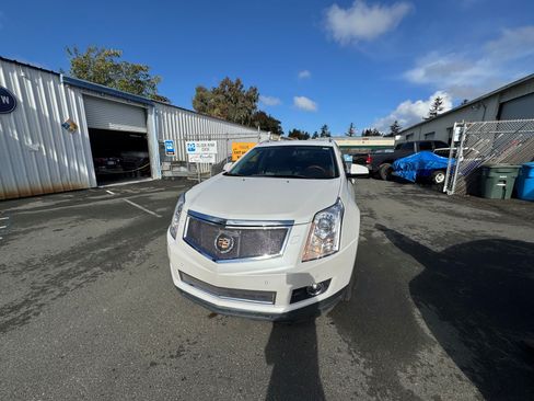 Used 2010 Cadillac SRX Premium image 4