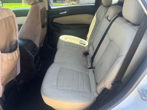 Used 2015 Ford Edge SE FWD image 13