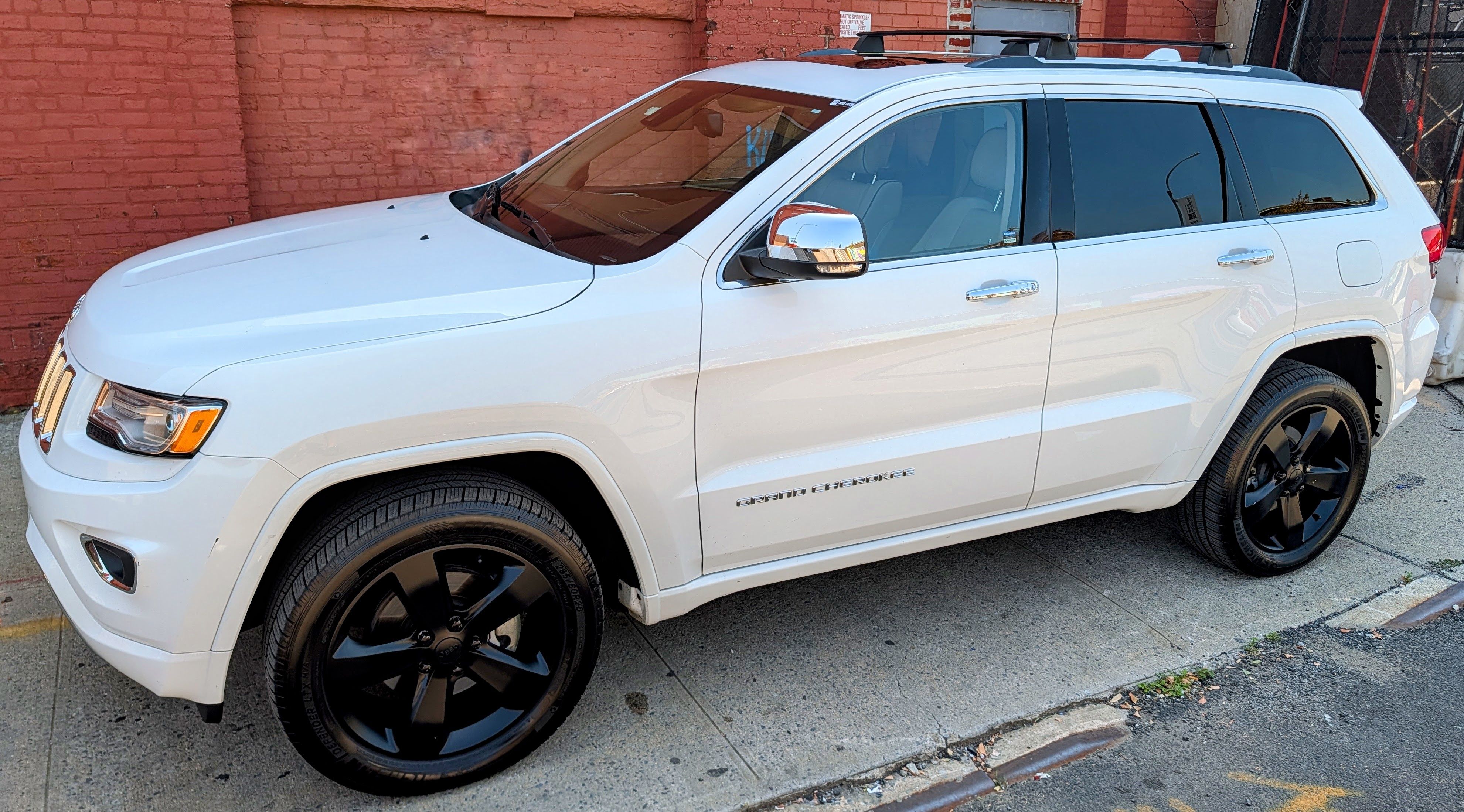 Used 2015 Jeep Grand Cherokee Overland w/ Advanced Technology Group AWD/4WD image 1
