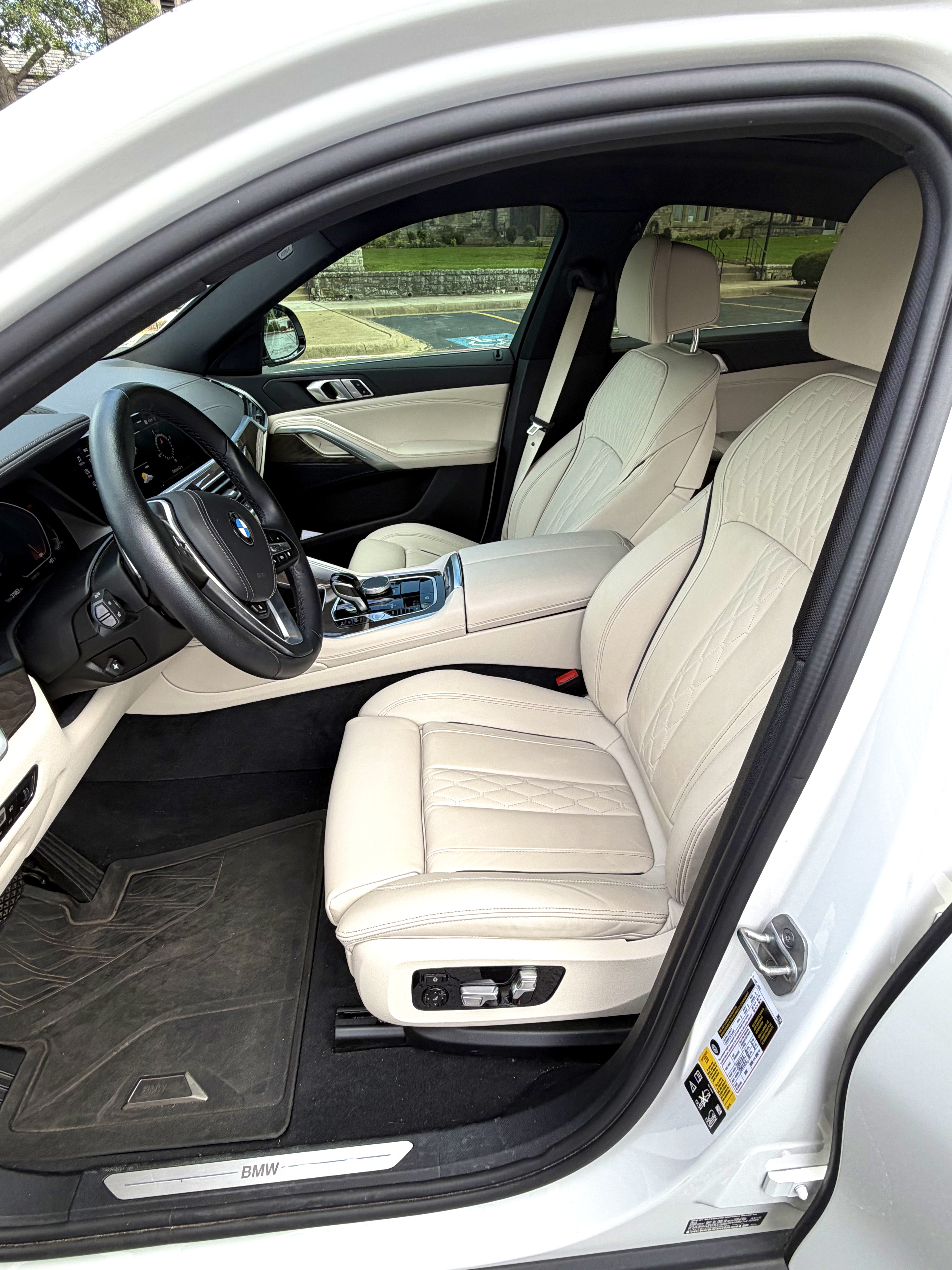 Used 2023 BMW X6 xDrive40i w/ Premium Package AWD/4WD image 11
