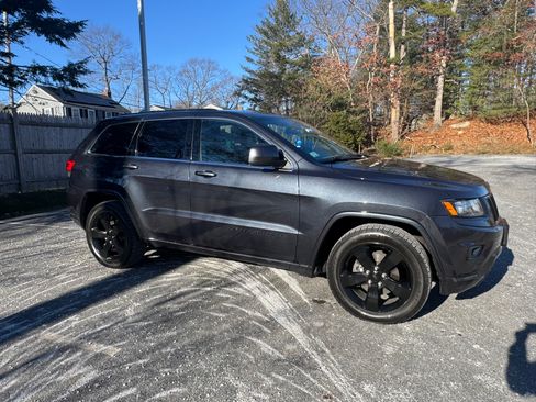 Used 2015 Jeep Grand Cherokee Altitude image 2