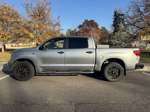 Used 2010 Toyota Tundra 4x4 CrewMax image 2