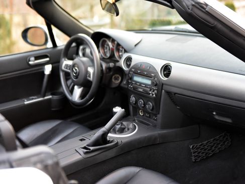 Used 2008 MAZDA MX-5 Miata Grand Touring w/ Premium Pkg image 18