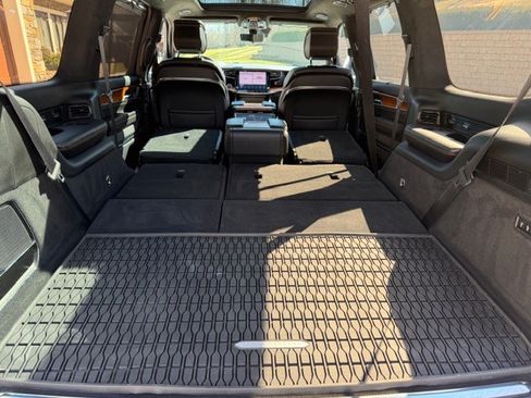 Used 2022 Jeep Grand Wagoneer Series III w/ HD Trailer Tow Package image 16