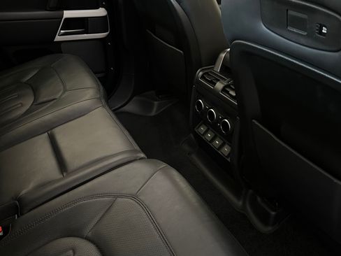 Used 2020 Land Rover Defender 110 HSE image 12
