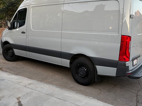 Used 2023 Mercedes-Benz Sprinter 2500 image 5