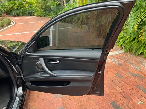 Used 2011 BMW M3 Sedan image 15