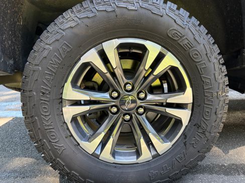 Used 2021 Chevrolet Colorado Z71 AWD/4WD image 11