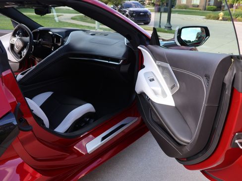Used 2021 Chevrolet Corvette Stingray Preferred Cpe w/ Z51 Performance Package RWD image 29