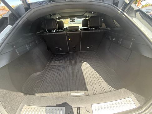 Used 2019 Land Rover Range Rover Velar S image 13