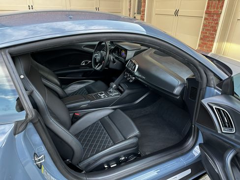 Used 2021 Audi R8 V10 w/ Premium Package image 8