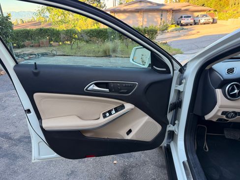 Used 2015 Mercedes-Benz GLA 250 4MATIC image 15