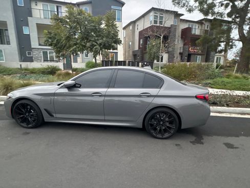 Used 2021 BMW 530e w/ M Sport Package image 8