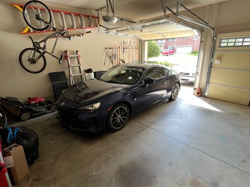 Used 2017 Toyota 86 RWD image 2