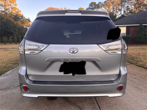 Used 2013 Toyota Sienna SE image 6