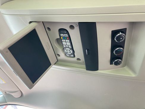 Used 2014 Dodge Grand Caravan SXT image 21