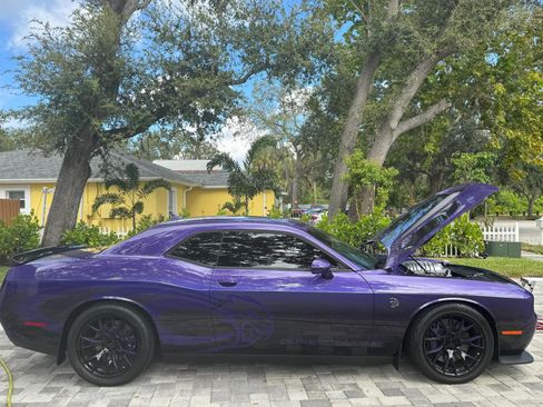 Used 2016 Dodge Challenger SRT Hellcat RWD image 13