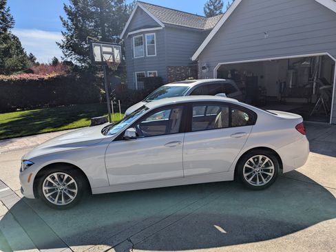 Used 2018 BMW 320i Sedan image 13