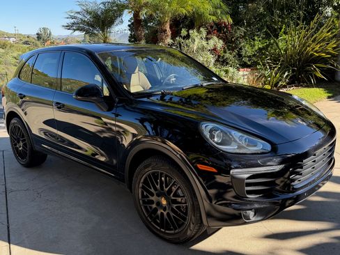 Used 2017 Porsche Cayenne S image 8