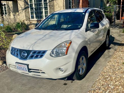 Used 2012 Nissan Rogue S w/ Special Edition Pkg image 1