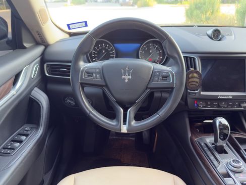 Used 2018 Maserati Levante AWD/4WD image 11