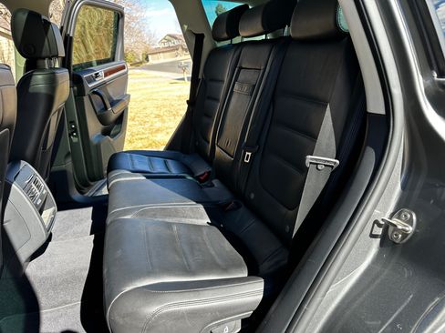 Used 2016 Volkswagen Touareg Sport image 19