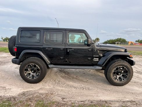Used 2019 Jeep Wrangler Unlimited Sahara AWD/4WD image 13