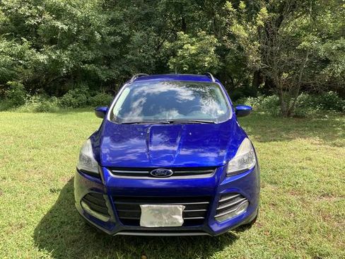 Used 2015 Ford Escape SE w/ Equipment Group 201A image 2