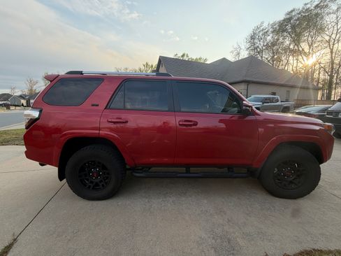 Used 2023 Toyota 4Runner SR5 Premium w/ Moonroof Package image 2