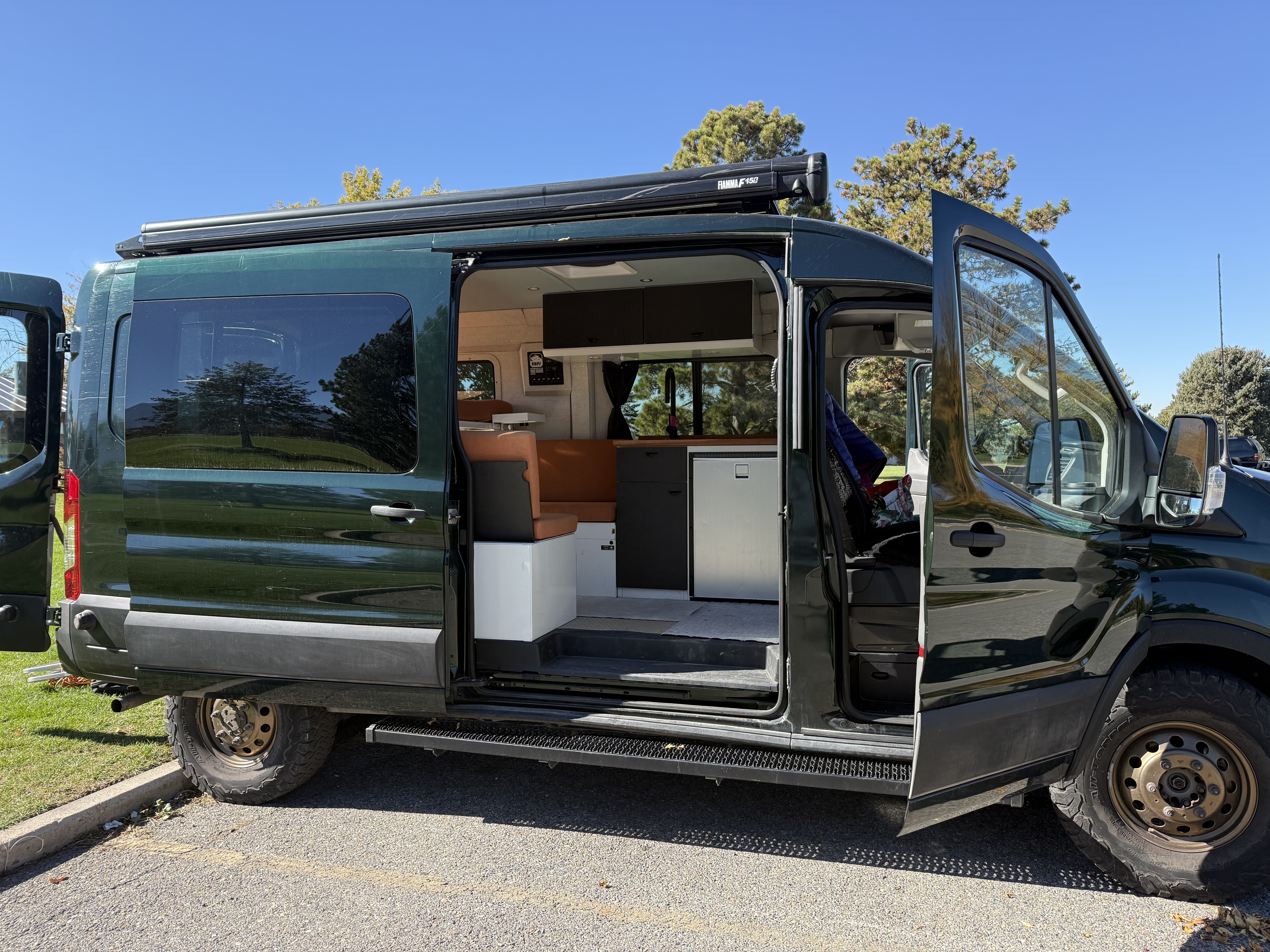 Used 2020 Ford Transit 250 Medium Roof AWD image 10