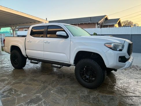 Used 2019 Toyota Tacoma TRD Sport w/ TRD Premium Sport Package RWD image 1